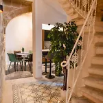 Mandera's Boutique Suites&dorms La Valette