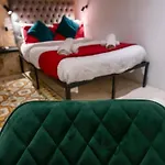 Mandera's Boutique Suites&dorms *