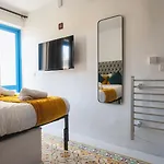 Mandera's Boutique Suites&dorms *