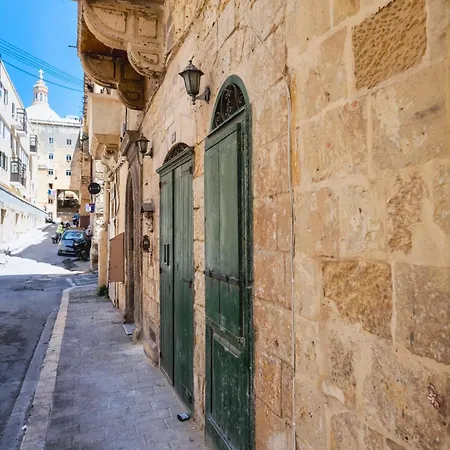 Mandera's Boutique & Dorms *