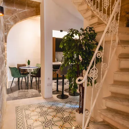 Mandera's Boutique & Dorms Valletta