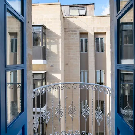Mandera's Boutique & Dorms בית הארחה *