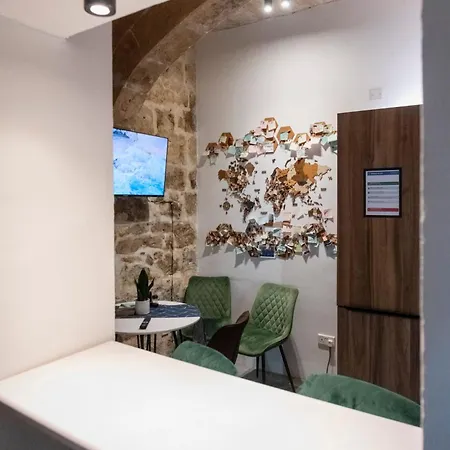 Mandera's Boutique & Dorms Valletta