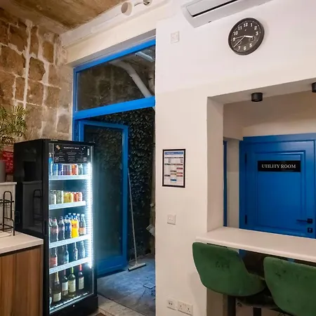 Mandera's Boutique & Dorms בית הארחה