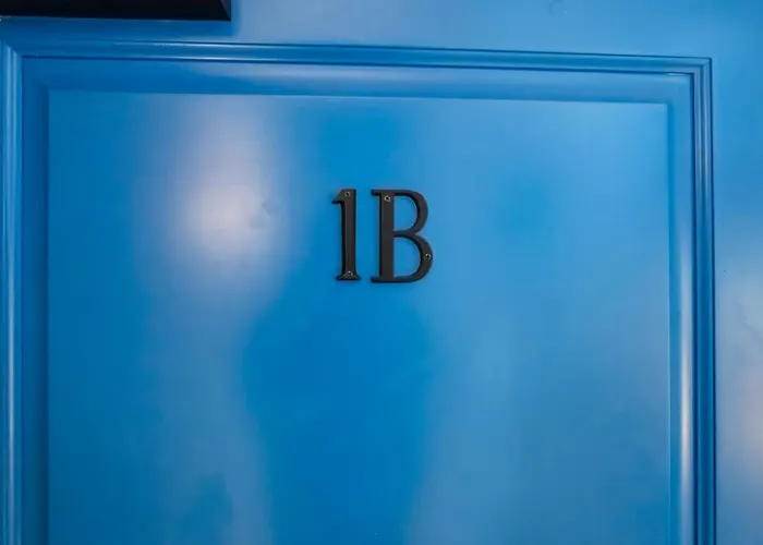 Mandera's Boutique & Dorms Πανσιόν *